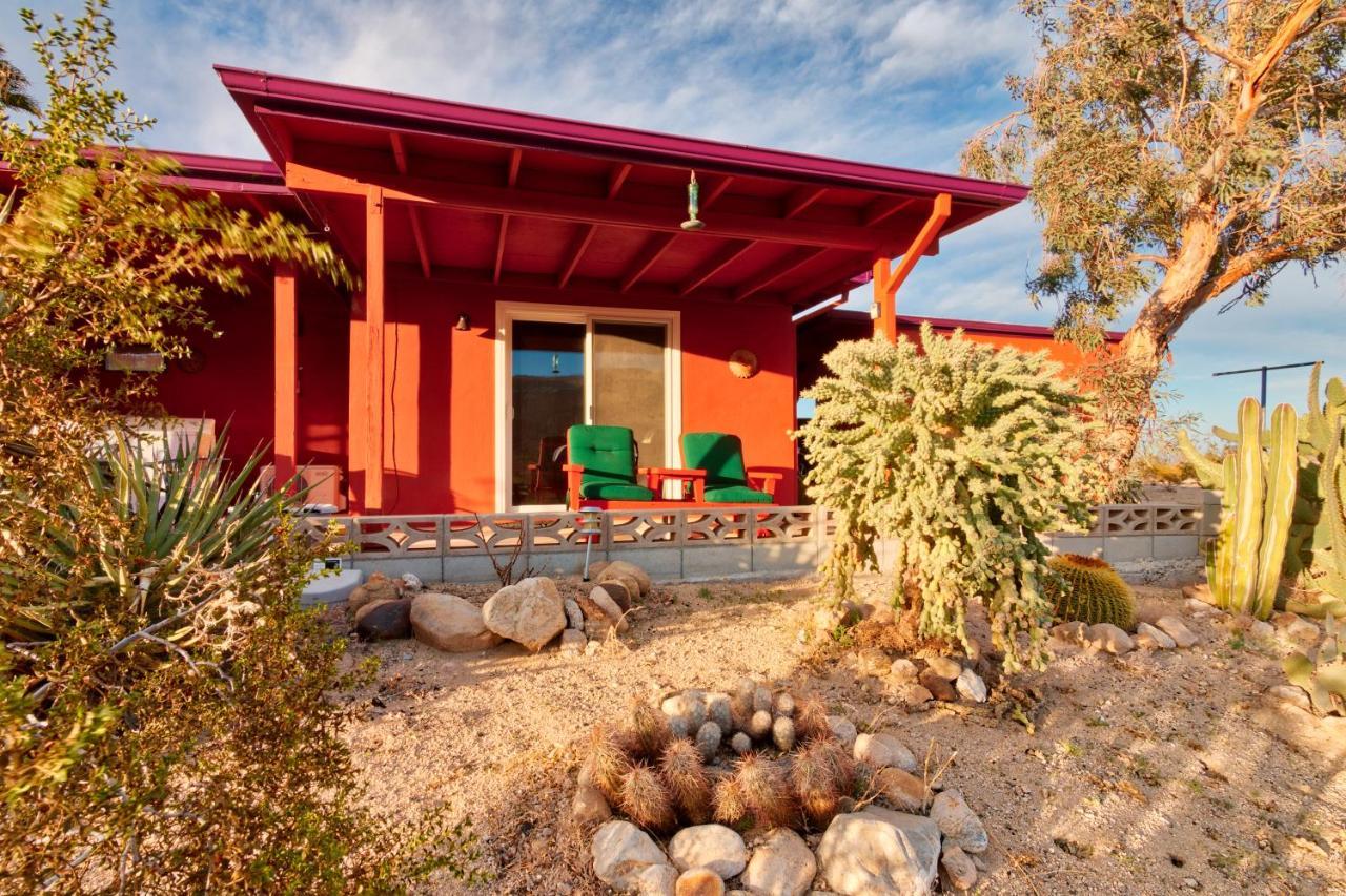 Chuck'S Cabin In A Joshua Tree Community Туентинайн Палмс Екстериор снимка