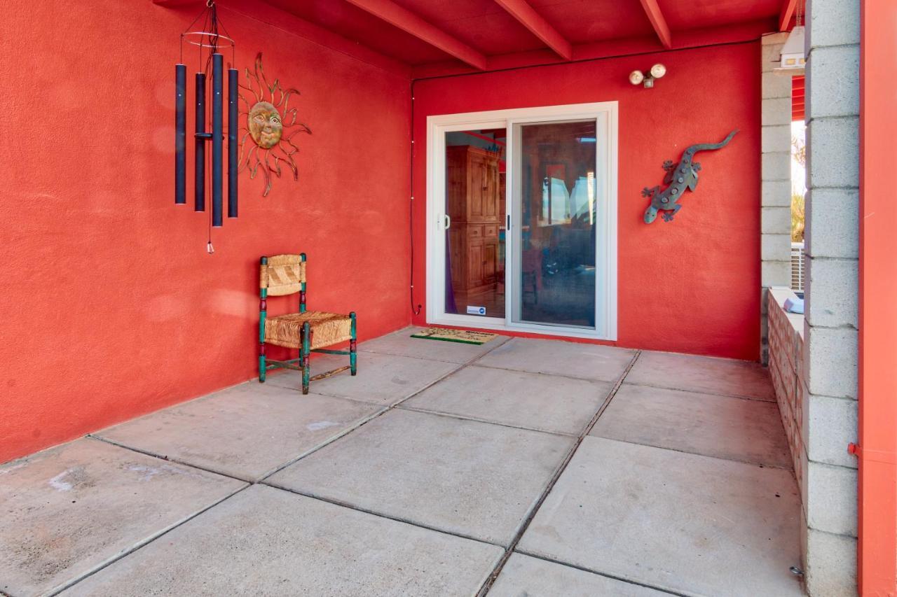 Chuck'S Cabin In A Joshua Tree Community Туентинайн Палмс Екстериор снимка